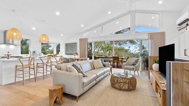 Unclassified image, 1 of 22, button - Sun Kissed Getaway - Spacious Family Home close to Mollymook Beach! (Mollymook Beach)
