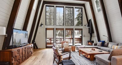 Stylish Cabin with Hot Tub, Near Beach