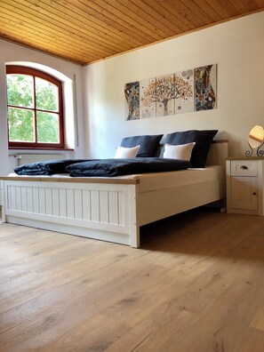 5 Schlafzimmer, Bügeleisen/Bügelbrett, Reisekinderbett, WLAN