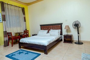 Dobbeltrom – deluxe | Sengetøy av topp kvalitet, memory foam-senger og individuelt dekorert