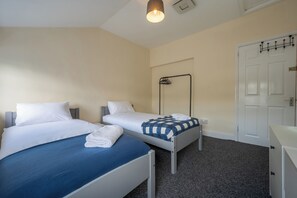 House | 5 bedrooms, desk, free WiFi