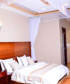 Executive Double Room | Free WiFi - Country Motel (Rubaare)