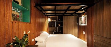 3 bedrooms, desk, iron/ironing board, WiFi