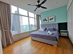 Iron/ironing board, free WiFi, bed sheets - Sky Suite By Autumn Suites (Kuala Lumpur)