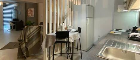 Apartment, Smoking