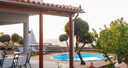 Sunset Bliss Villa in Karteros