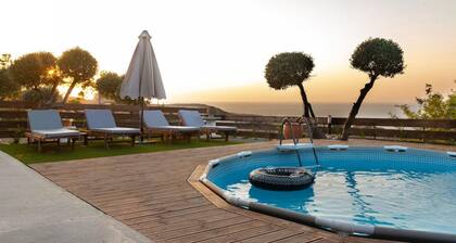 Sunset Bliss Villa in Karteros