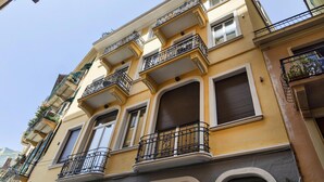 A multi-story building with balconies, large windows, and a classic architectural style. - Riviera Flavour Apartments by Wonderful Italy - Alloro (Santa Margherita Ligure)