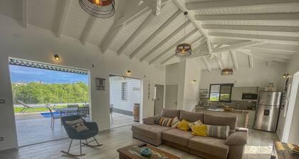 Villa with pool in Gosier (GPGO21)