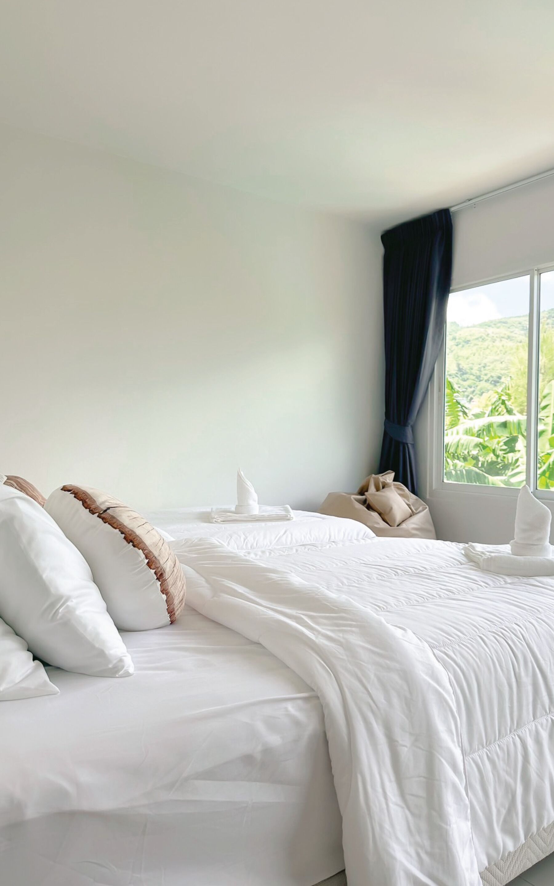 Twin Room with Mountain view | Bed sheets