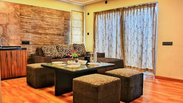 Premium Room | Living area | 32-inch flat-screen TV with satellite channels, TV