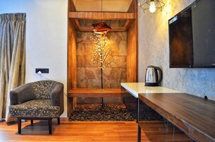 Premium bedding, soundproofing, free WiFi, bed sheets