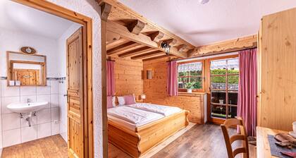 Doppelzimmer KĂ€rlingerhaus im Urigen HĂŒttenflair
