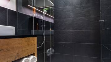 Deluxe Double Room | Bathroom