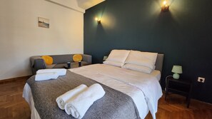 1 bedroom, iron/ironing board, free WiFi, bed sheets - Peaceful studio centrally located, close to public transport. (Athina)