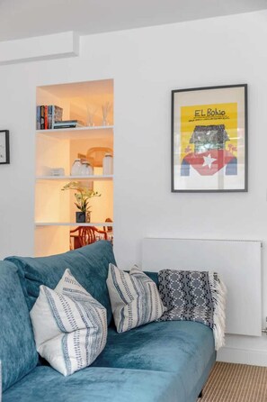 Basic Apartment, 2 Double Beds | Living area | TV - Beautifully Refurbished 2BD Flat- Clapham (London)