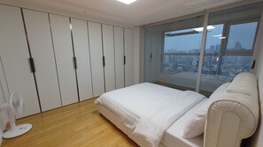 3 habitaciones, tabla de planchar con plancha, wifi y ropa de cama