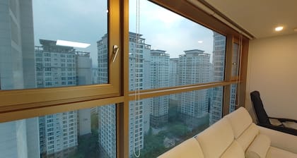 Full option Banpo Apartment in Seoul, 3,7,9-line subway, Bus Terminal 3 minutes.