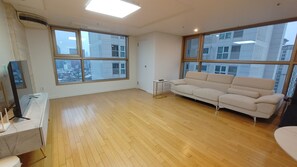 Living area - Full option Banpo Apartment in Seoul, 3,7,9-line subway, Bus Terminal 3 minutes. (Seoul)