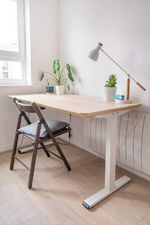 Basic Apartment, 1 Double Bed | Business center - Vibrant & Modern 1BD Flat - Hackney (London)