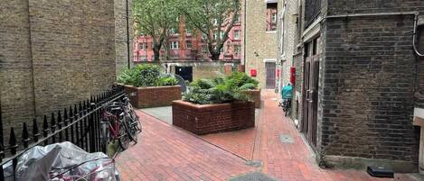 Basic Apartment, 1 King Bed | Terrace/patio