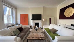 Basic-Apartment, 2 Doppelbetten | Wohnbereich
