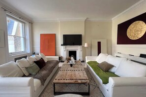 Leilighet – basic, 2 dobbeltsenger | Oppholdsområde | TV