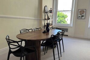 Basic-Apartment, 2 Doppelbetten | Speisen