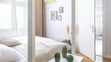 2 bedrooms, iron/ironing board, travel cot, WiFi