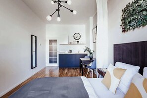 1 bedroom, iron/ironing board, WiFi, bed sheets - TurnKey | King George Studio II (Praha 3)