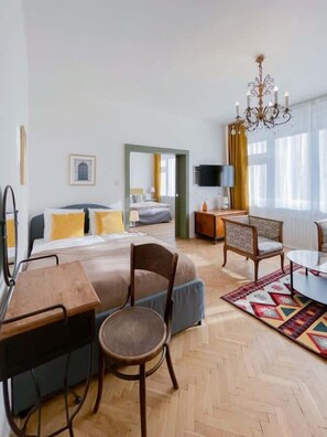 2 bedrooms, iron/ironing board, travel crib, WiFi - TurnKey | Vintage Terrace Apartment (Praha)