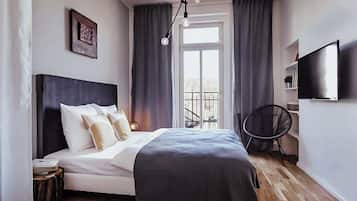 5 bedrooms, iron/ironing board, WiFi, bed sheets