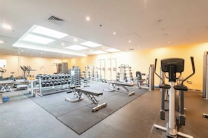 Apartamento básico, 1 cama King | Sala de fitness