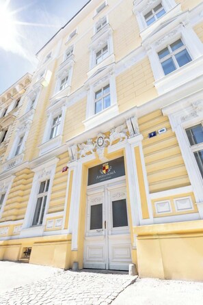 Exterior detail - TurnKey | Angelo Roma Cozy Studio I (Praha 2)