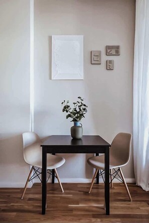 Dining - TurnKey | King George Studio III (Praha 3)
