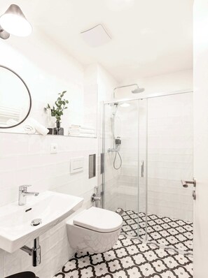 Shower, hair dryer - TurnKey | Florenc Studio by Central Bus Station (Praha 8)