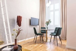 Dining - TurnKey | Angelo Roma Two-Level Studio (Praha 2)