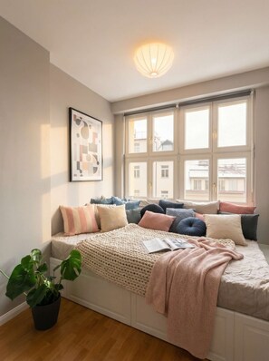 1 bedroom, iron/ironing board, travel crib, WiFi - TurnKey | Angelo Roma Studio III (Praha 2)