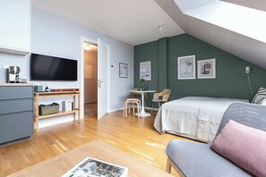 1 bedroom, iron/ironing board, travel cot, WiFi