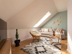 TV, offices - TurnKey | Angelo Roma Apartment II (Praha 2)