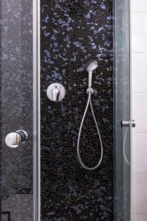 Dusche, Haartrockner, Shampoo