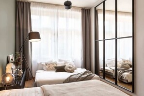 5 habitaciones, tabla de planchar con plancha, wifi y ropa de cama 