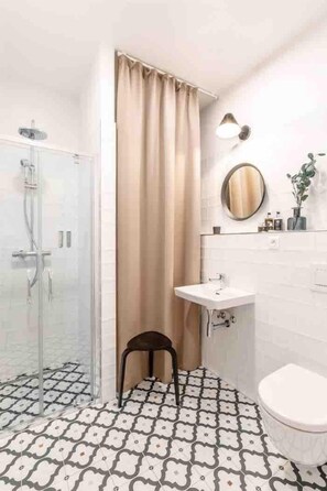 Regadera y secadora de cabello 