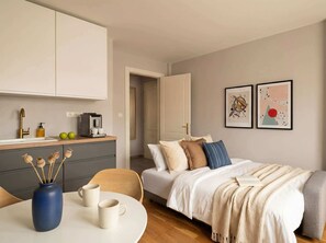 1 bedroom, iron/ironing board, WiFi, bed sheets - TurnKey | Angelo Roma Studio IX (Praha 2)