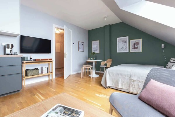 1 habitación, tabla de planchar con plancha, wifi y ropa de cama