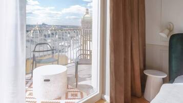 2 bedrooms, iron/ironing board, travel crib, WiFi