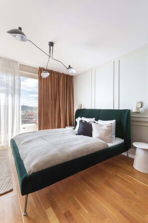 2 habitaciones, tabla de planchar con plancha, cuna de viaje y wifi