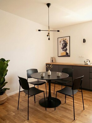 Dining - TurnKey | Angelo Roma Studio II (Praha 2)