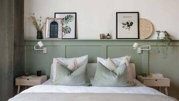 2 bedrooms, iron/ironing board, travel cot, WiFi