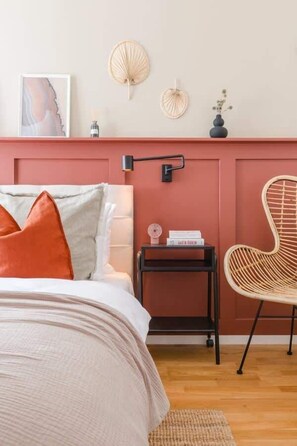 2 slaapkamers, een strijkplank/strijkijzer, reisbedje, wifi